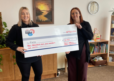 Thank you to Jodie Mc Glynn for calling in on 26th March to present a generous donation of €2,150 in memory of Tony Carlin. This contribution, from a darts tournament held in his honour, is greatly appreciated.